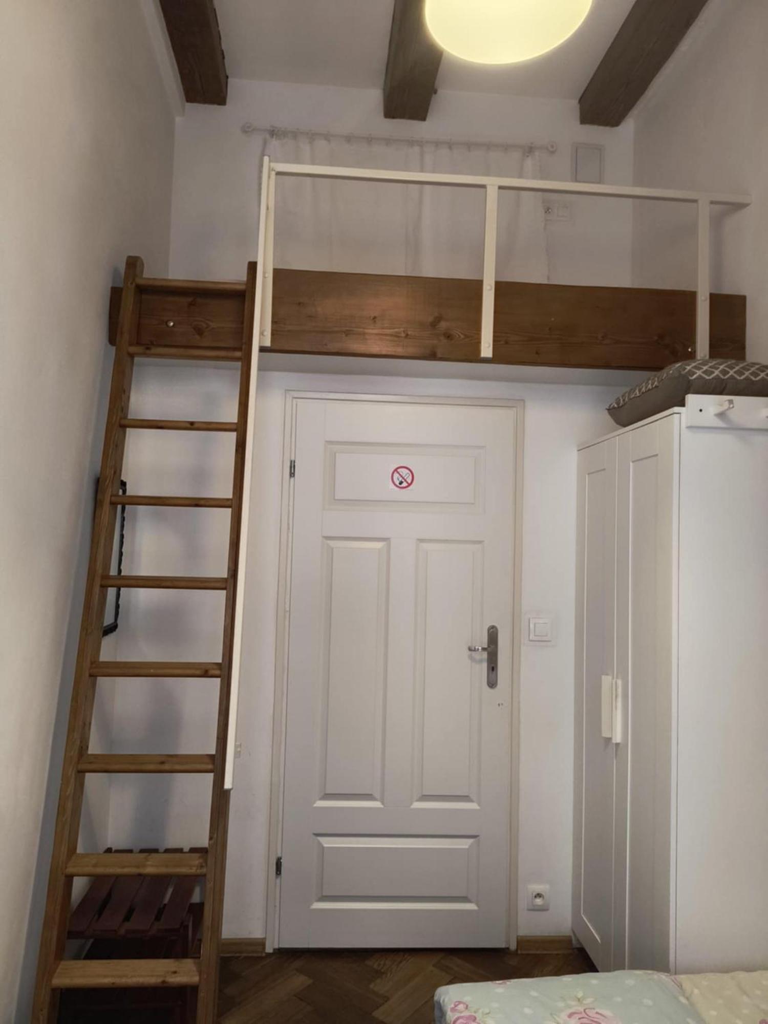 Wawel Hostel Красков Екстериор снимка