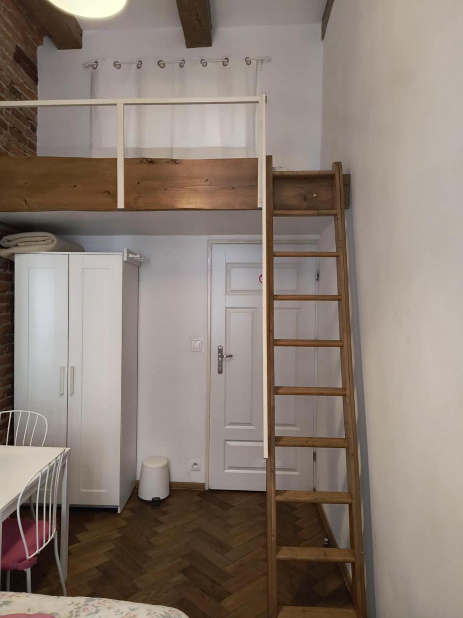 Wawel Hostel Красков Екстериор снимка