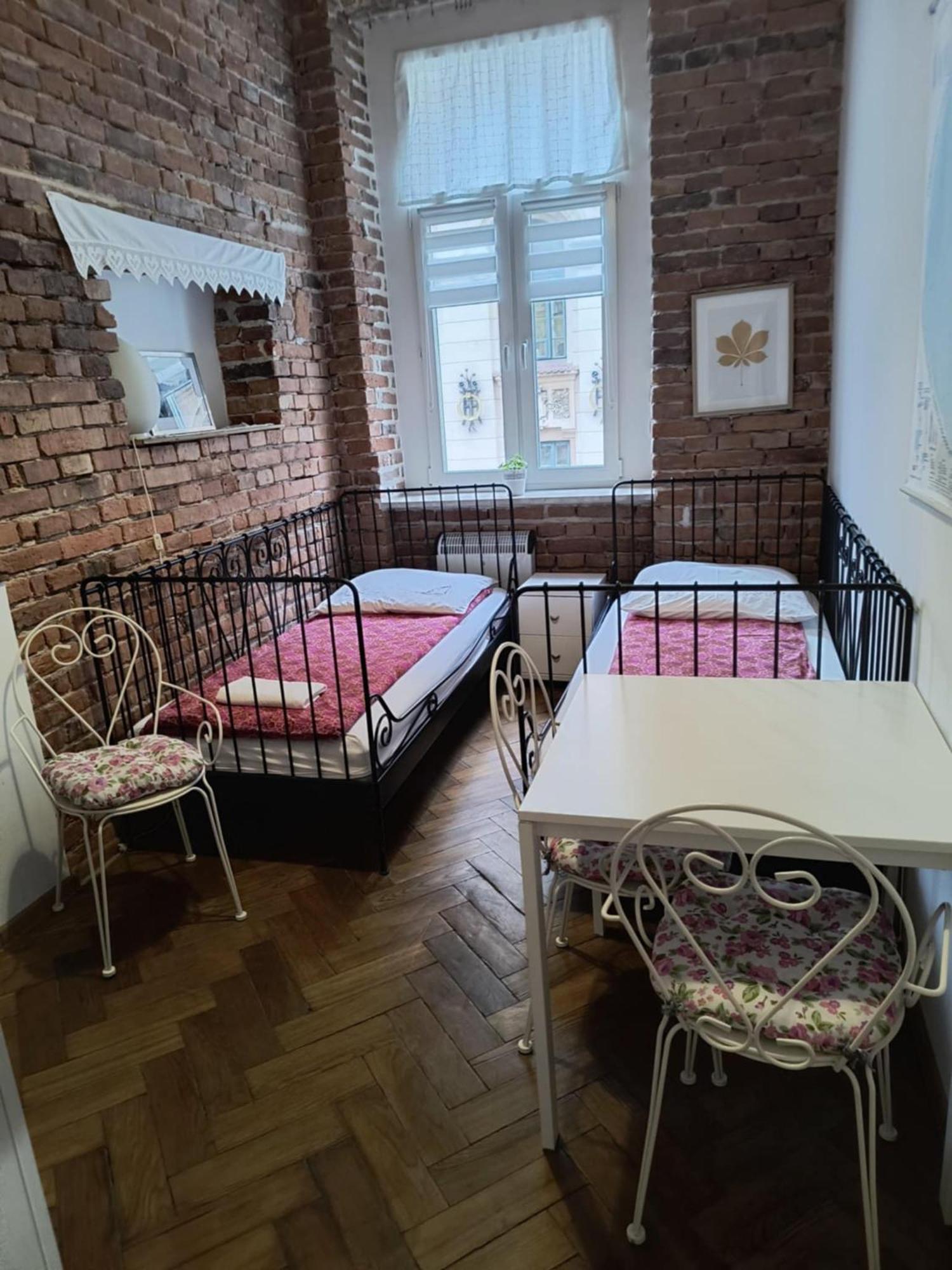 Wawel Hostel Красков Екстериор снимка