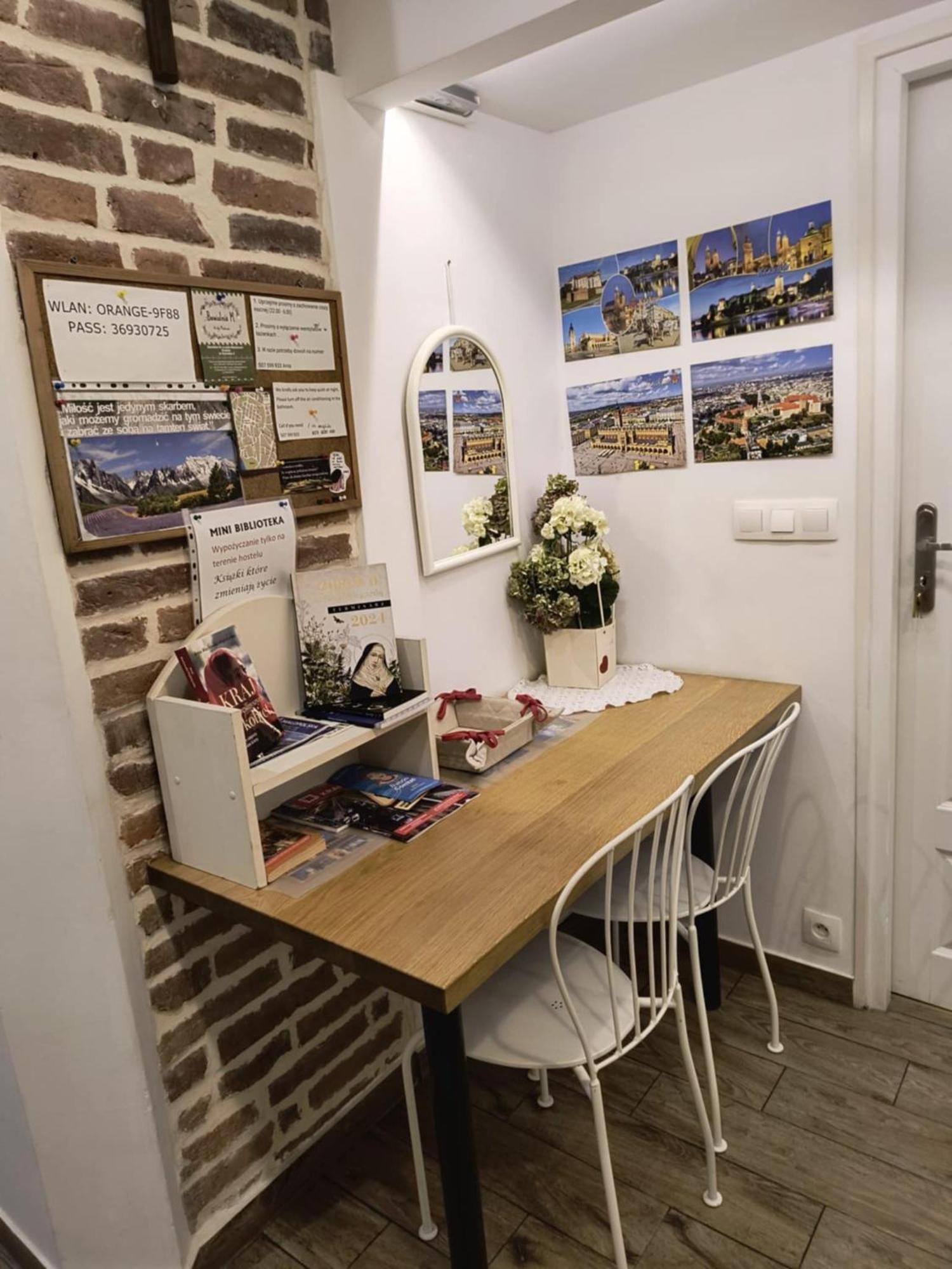 Wawel Hostel Красков Екстериор снимка