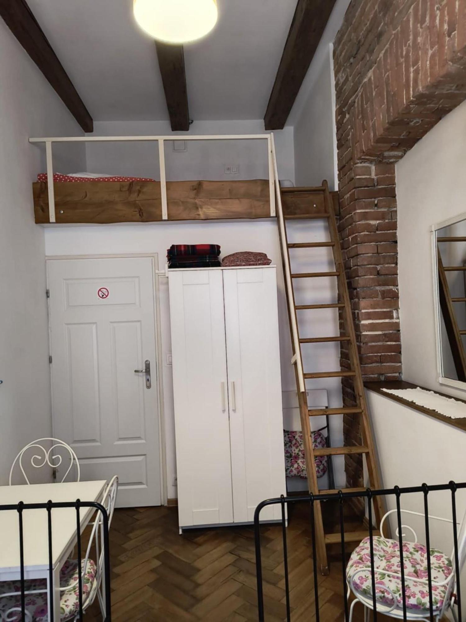 Wawel Hostel Красков Екстериор снимка